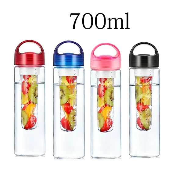 A gyümölcs infuser kulacs 700 ml űrtartalommal rendelkezik