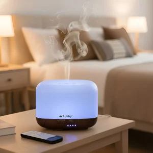 A Ruhhy aromaterápiás diffúzor távirányítójával, bekapcsolt LED világítással