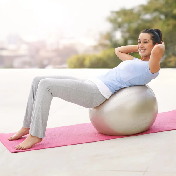 Gyakorlás a fitness labdával