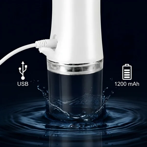 A szájzuhany 1200 mAh teljesítményű akkumulátorának töltése USB kábel segítségével történik